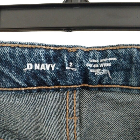 Old Navy Extra High Waisted Sky Hi Wide Leg Jeans Size 2P Excellent Condition - Picture 9 of 12
